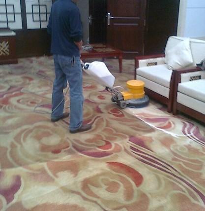蚌埠保洁公司分享冬天清洗尼龙地毯的工具材料：热水+洗洁剂！